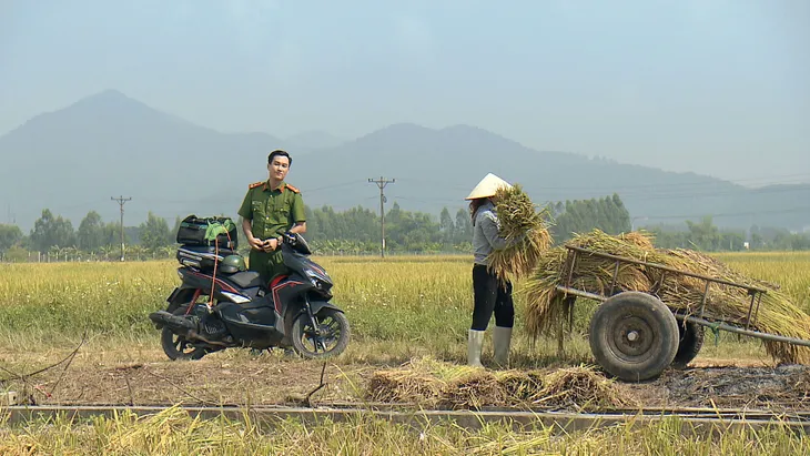 Phố trong làng - Tập 2: Nam gặp tình huống dở khóc dở cười ngay ngày làm việc đầu tiên tại Tân Xuân - Ảnh 11. Phố trong làng - Tập 2: Nam gặp tình huống dở khóc dở cười ngay ngày làm việc đầu tiên tại Tân Xuân - Ảnh 11.