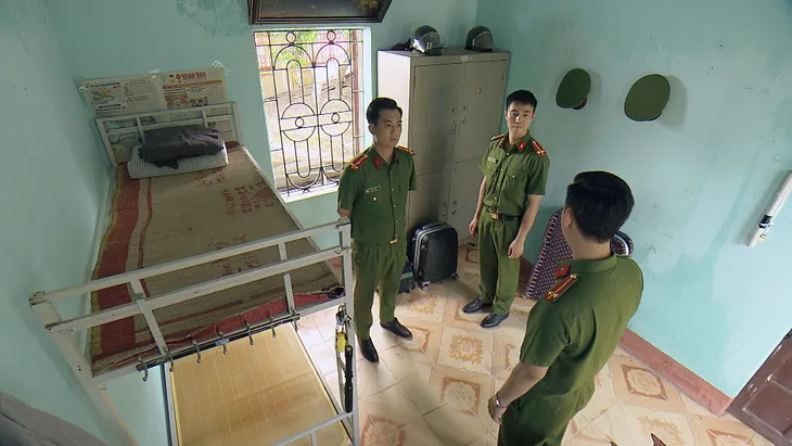 Phố trong làng - Tập 2: Nam gặp tình huống dở khóc dở cười ngay ngày làm việc đầu tiên tại Tân Xuân - Ảnh 7. Phố trong làng - Tập 2: Nam gặp tình huống dở khóc dở cười ngay ngày làm việc đầu tiên tại Tân Xuân - Ảnh 7.