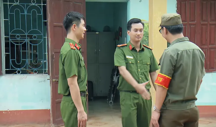 Phố trong làng - Tập 2: Nam chính thức về Tân Xuân nhận nhiệm vụ - Ảnh 2. Phố trong làng - Tập 2: Nam chính thức về Tân Xuân nhận nhiệm vụ - Ảnh 2.