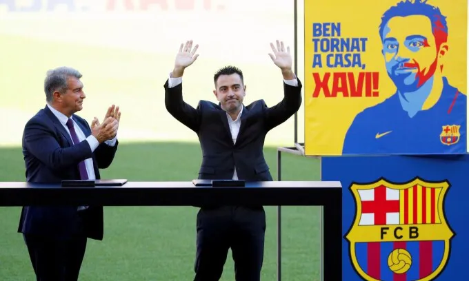 HLV Xavi ra mắt Barcelona, hứa mang chiến thắng trở lại - Ảnh 1. HLV Xavi ra mắt Barcelona, hứa mang chiến thắng trở lại - Ảnh 1.