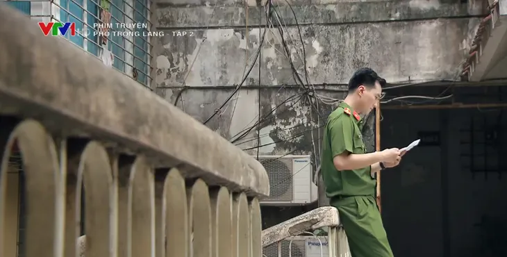 Phố trong làng - Tập 2: Nam gặp tình huống dở khóc dở cười ngay ngày làm việc đầu tiên tại Tân Xuân - Ảnh 1. Phố trong làng - Tập 2: Nam gặp tình huống dở khóc dở cười ngay ngày làm việc đầu tiên tại Tân Xuân - Ảnh 1.