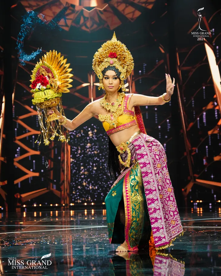 Những trang phục dân tộc càn quét Miss Grand International 2021 - Ảnh 6. Những trang phục dân tộc càn quét Miss Grand International 2021 - Ảnh 6.