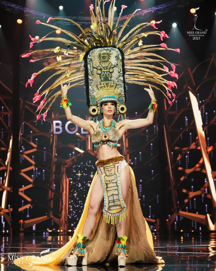 Miss Grand International 2021: Thùy Tiên tỏa sáng ở phần thi trang phục dân tộc dù gặp sự cố - Ảnh 7. Miss Grand International 2021: Thùy Tiên tỏa sáng ở phần thi trang phục dân tộc dù gặp sự cố - Ảnh 7.