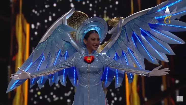 Miss Grand International 2021: Thùy Tiên tỏa sáng ở phần thi trang phục dân tộc dù gặp sự cố - Ảnh 3. Miss Grand International 2021: Thùy Tiên tỏa sáng ở phần thi trang phục dân tộc dù gặp sự cố - Ảnh 3.