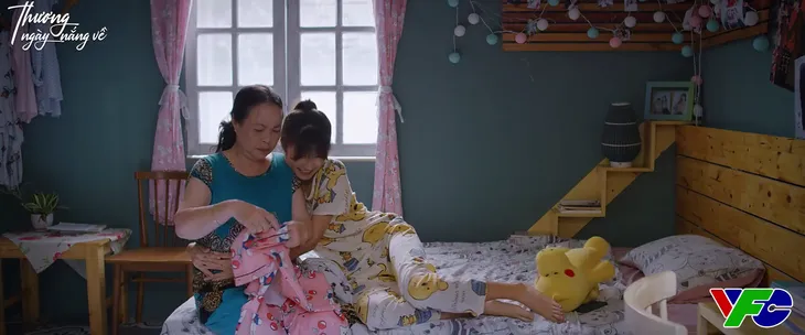 Thương ngày nắng về - Tập 9: Vân Vân nịnh mẹ xin đi làm thêm - Ảnh 1. Thương ngày nắng về - Tập 9: Vân Vân nịnh mẹ xin đi làm thêm - Ảnh 1.