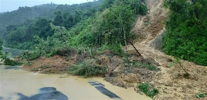 Họp khẩn triển khai biện pháp ứng phó mưa lũ phức tạp ở miền Trung - Ảnh 2. Họp khẩn triển khai biện pháp ứng phó mưa lũ phức tạp ở miền Trung - Ảnh 2.