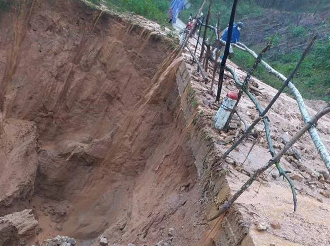 12 người tử vong và mất tích do mưa lũ tại các địa phương - Ảnh 9. 12 người tử vong và mất tích do mưa lũ tại các địa phương - Ảnh 9.