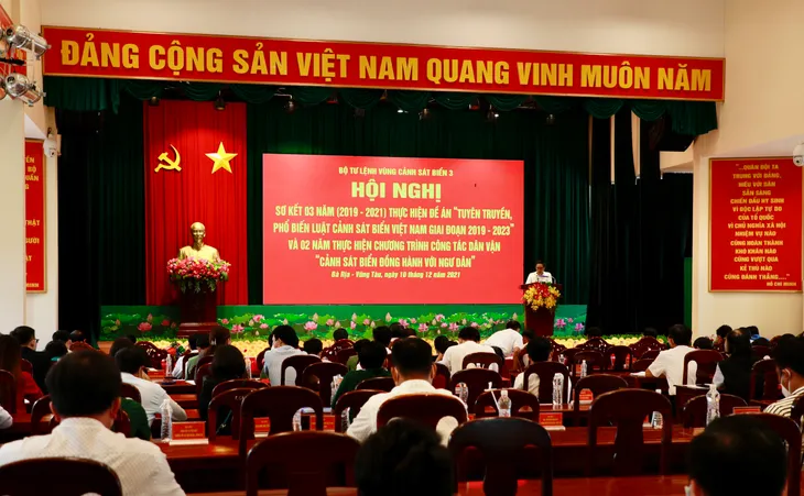 Gương sáng trên mặt trận tuyên truyền pháp luật biển đảo Tổ quốc - Ảnh 2.