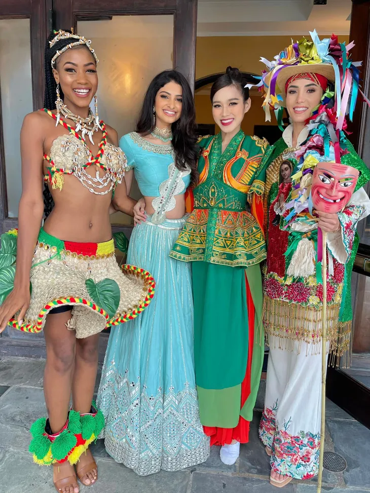 Đỗ Thị Hà hụt hẫng, bật khóc khi hoãn chung kết Miss World 2021 - Ảnh 2. Đỗ Thị Hà hụt hẫng, bật khóc khi hoãn chung kết Miss World 2021 - Ảnh 2.