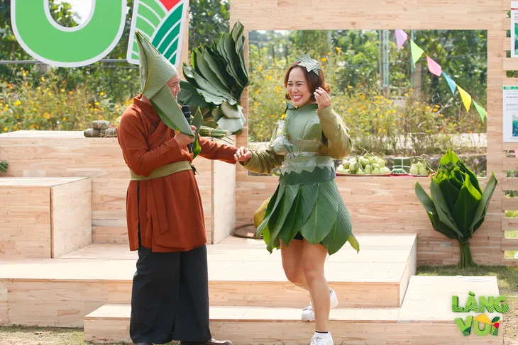 Điệu múa lá dong ấn tượng của người nông dân hiện đại trong Làng vui - Ảnh 11. Điệu múa lá dong ấn tượng của người nông dân hiện đại trong Làng vui - Ảnh 11.