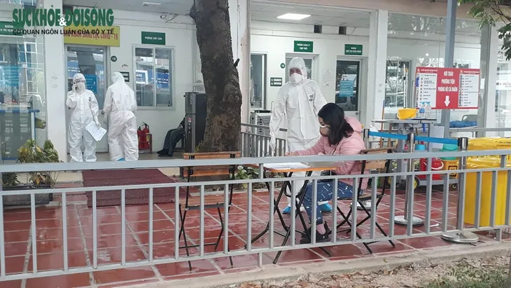 Hà Nội: Bệnh viện tuyến cuối quá tải bệnh nhân COVID-19 - Ảnh 1. Hà Nội: Bệnh viện tuyến cuối quá tải bệnh nhân COVID-19 - Ảnh 1.