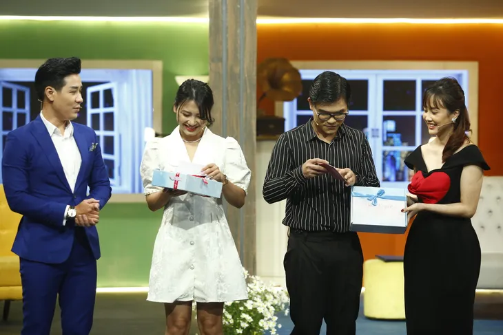 MC Nguyên Khang hài hước ở show hẹn hò Hãy yêu nhau đi - Ảnh 4. MC Nguyên Khang hài hước ở show hẹn hò Hãy yêu nhau đi - Ảnh 4.