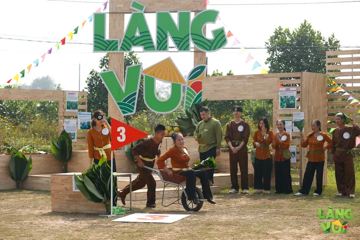 Điệu múa lá dong ấn tượng của người nông dân hiện đại trong Làng vui - Ảnh 3. Điệu múa lá dong ấn tượng của người nông dân hiện đại trong Làng vui - Ảnh 3.