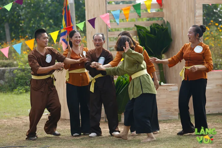 Điệu múa lá dong ấn tượng của người nông dân hiện đại trong Làng vui - Ảnh 6. Điệu múa lá dong ấn tượng của người nông dân hiện đại trong Làng vui - Ảnh 6.
