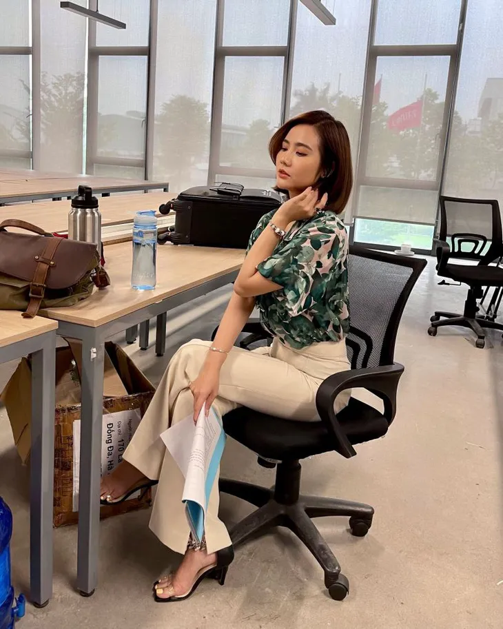 Loạt set đồ thời thượng của Huyền Lizzie Thương ngày nắng về - Ảnh 13. Loạt set đồ thời thượng của Huyền Lizzie Thương ngày nắng về - Ảnh 13.