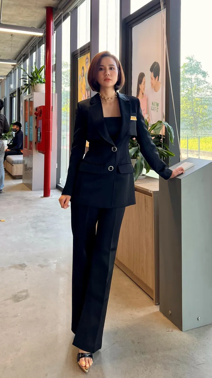 Loạt set đồ thời thượng của Huyền Lizzie Thương ngày nắng về - Ảnh 1. Loạt set đồ thời thượng của Huyền Lizzie Thương ngày nắng về - Ảnh 1.