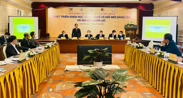 Phát triển khoa học, công nghệ và đổi mới sáng tạo và nguồn nhân lực - Ảnh 1. Phát triển khoa học, công nghệ và đổi mới sáng tạo và nguồn nhân lực - Ảnh 1.