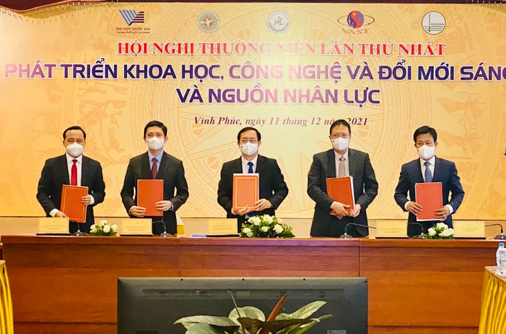 Phát triển khoa học, công nghệ và đổi mới sáng tạo và nguồn nhân lực - Ảnh 2. Phát triển khoa học, công nghệ và đổi mới sáng tạo và nguồn nhân lực - Ảnh 2.