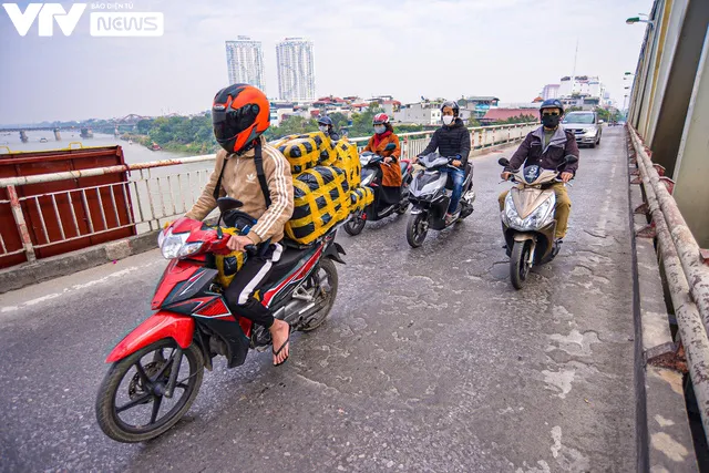 Quá tải lượng xe mỗi ngày, cầu Chương Dương chờ ngày sửa chữa tổng thể - Ảnh 4.