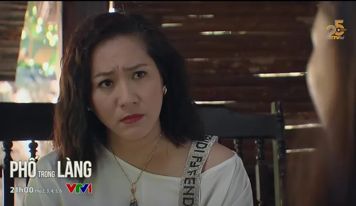 Diễn viên Thu Huyền trải lòng về vai diễn tú bà trong phim Phố trong làng - Ảnh 2. Diễn viên Thu Huyền trải lòng về vai diễn tú bà trong phim Phố trong làng - Ảnh 2.