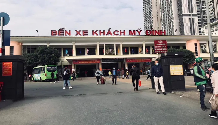 Bến xe “ế khách”, mỗi chuyến vài người - Ảnh 1. Bến xe “ế khách”, mỗi chuyến vài người - Ảnh 1.