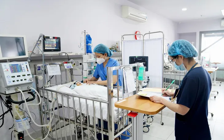 Bé sơ sinh 2 ngày tuổi nguy kịch do mắc bệnh tim bẩm sinh - Ảnh 1. Bé sơ sinh 2 ngày tuổi nguy kịch do mắc bệnh tim bẩm sinh - Ảnh 1.