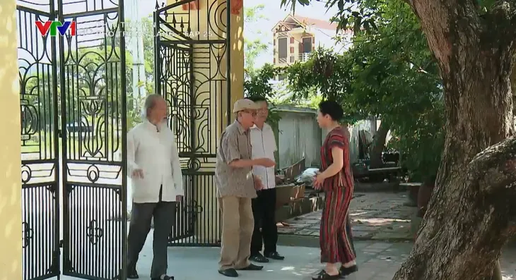 Phố trong làng - Tập 25: Ông Trung khai lấy tiền công đức cho vay nặng lãi - Ảnh 2. Phố trong làng - Tập 25: Ông Trung khai lấy tiền công đức cho vay nặng lãi - Ảnh 2.