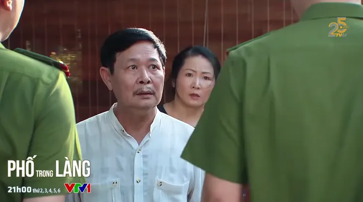 Phố trong làng - Tập 25: Ông Trung bị công an bắt - Ảnh 2. Phố trong làng - Tập 25: Ông Trung bị công an bắt - Ảnh 2.