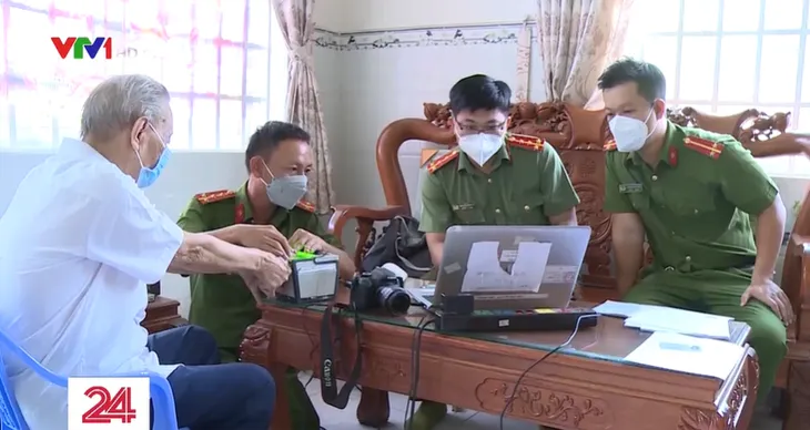 TP Hồ Chí Minh cấp căn cước công dân tại nhà - Ảnh 1. TP Hồ Chí Minh cấp căn cước công dân tại nhà - Ảnh 1.