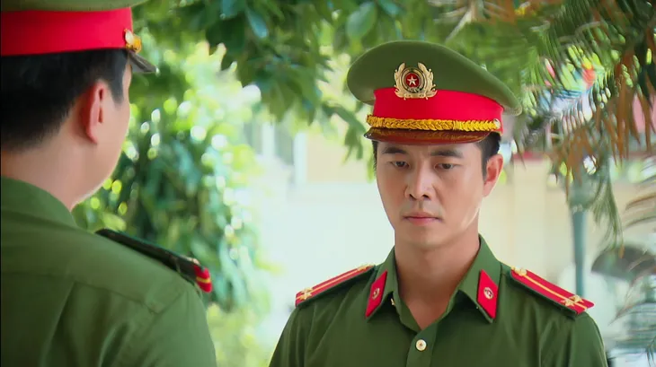 Phố trong làng - Tập 26: Mến vạch mặt ông Trung, kích động người họ Vũ gây rối - Ảnh 12. Phố trong làng - Tập 26: Mến vạch mặt ông Trung, kích động người họ Vũ gây rối - Ảnh 12.