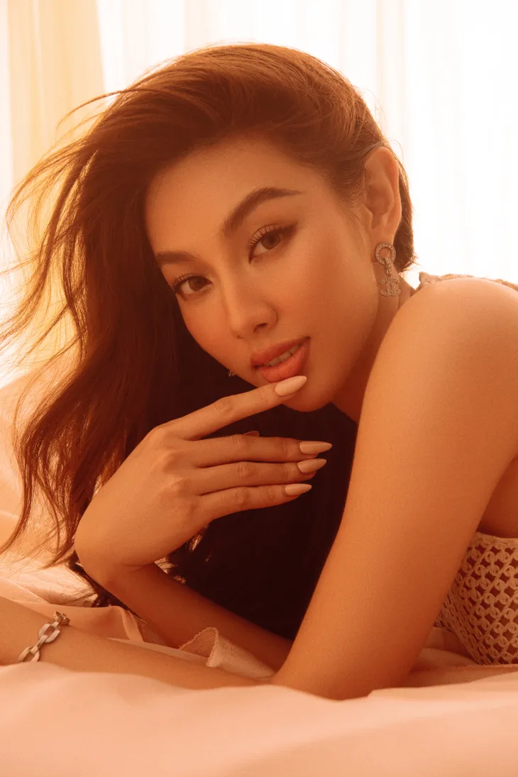 Thùy Tiên gợi cảm hậu đăng quang Miss Grand International 2021 - Ảnh 1. Thùy Tiên gợi cảm hậu đăng quang Miss Grand International 2021 - Ảnh 1.