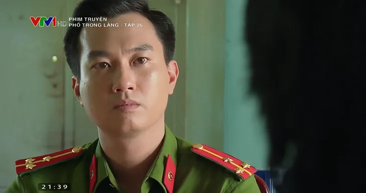 Phố trong làng - Tập 26: Mến vạch mặt ông Trung, kích động người họ Vũ gây rối - Ảnh 8. Phố trong làng - Tập 26: Mến vạch mặt ông Trung, kích động người họ Vũ gây rối - Ảnh 8.