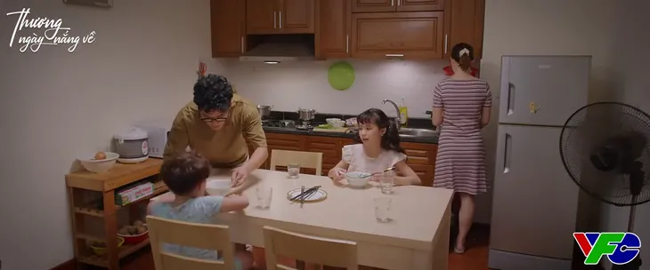Thương ngày nắng về - Tập 15: Đức (Hồng Đăng) hôn Khánh (Lan Phương) hậu sóng gió - Ảnh 1. Thương ngày nắng về - Tập 15: Đức (Hồng Đăng) hôn Khánh (Lan Phương) hậu sóng gió - Ảnh 1.