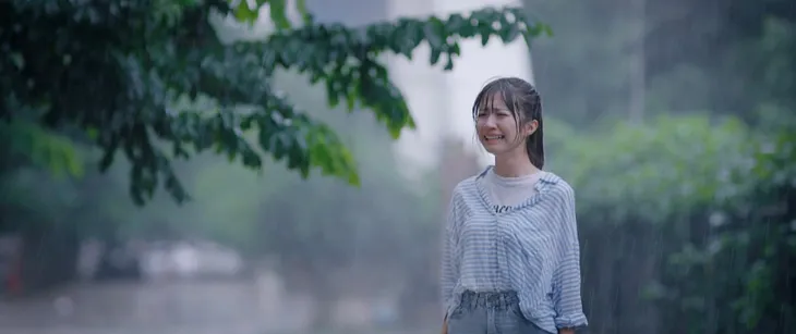 Thương ngày nắng về: Ngọc Huyền run cầm cập ở cảnh ôm Doãn Quốc Đam dưới mưa - Ảnh 1. Thương ngày nắng về: Ngọc Huyền run cầm cập ở cảnh ôm Doãn Quốc Đam dưới mưa - Ảnh 1.