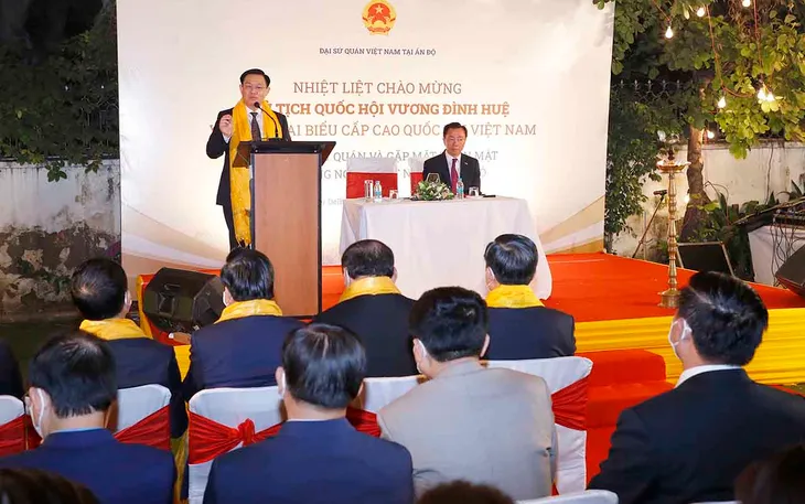 Chủ tịch Quốc hội gặp cộng đồng người Việt tại Ấn Độ - Ảnh 1. Chủ tịch Quốc hội gặp cộng đồng người Việt tại Ấn Độ - Ảnh 1.