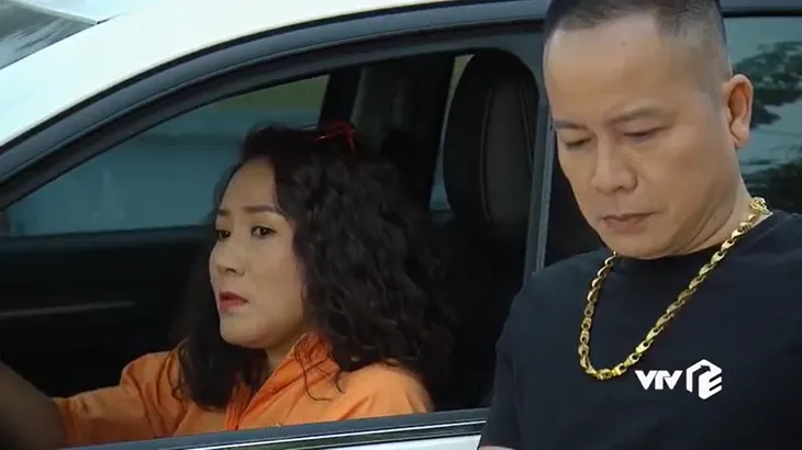Phố trong làng - Tập 27: Nam và Đông chờ quyết định kỷ luật - Ảnh 12. Phố trong làng - Tập 27: Nam và Đông chờ quyết định kỷ luật - Ảnh 12.