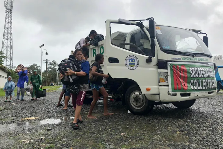 Bão Rai mạnh lên cấp cao nhất khi đổ bộ, Philippines cảnh bão lũ lụt trên diện rộng - Ảnh 6. Bão Rai mạnh lên cấp cao nhất khi đổ bộ, Philippines cảnh bão lũ lụt trên diện rộng - Ảnh 6.