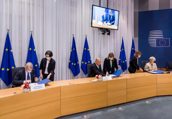 EU họp ứng phó với Omicron, thống nhất quan điểm chung về chiến lược tiêm chủng - Ảnh 1. EU họp ứng phó với Omicron, thống nhất quan điểm chung về chiến lược tiêm chủng - Ảnh 1.