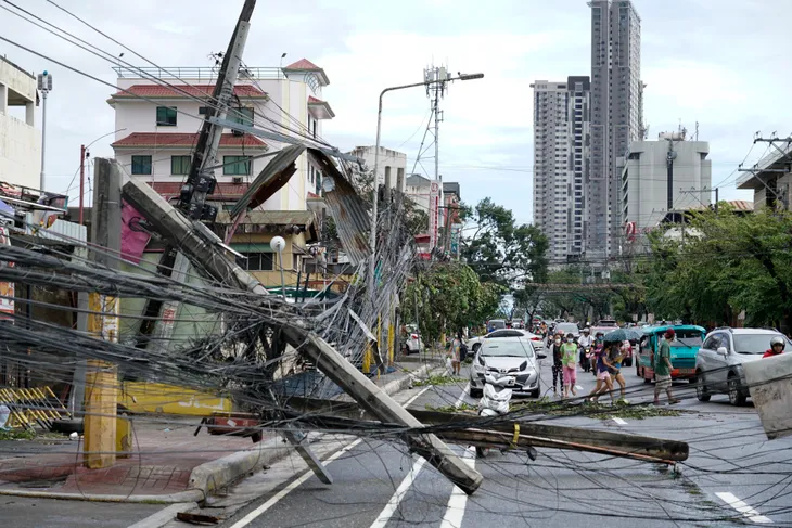 Bão Rai suy yếu sau khi đổ bộ vào Philippines - Ảnh 3. Bão Rai suy yếu sau khi đổ bộ vào Philippines - Ảnh 3.