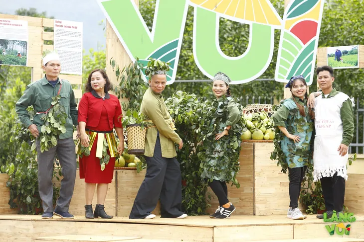 Diễn viên Nguyệt Hằng trổ tài nhảy múa cùng chị em dân tộc Mường - Ảnh 4. Diễn viên Nguyệt Hằng trổ tài nhảy múa cùng chị em dân tộc Mường - Ảnh 4.