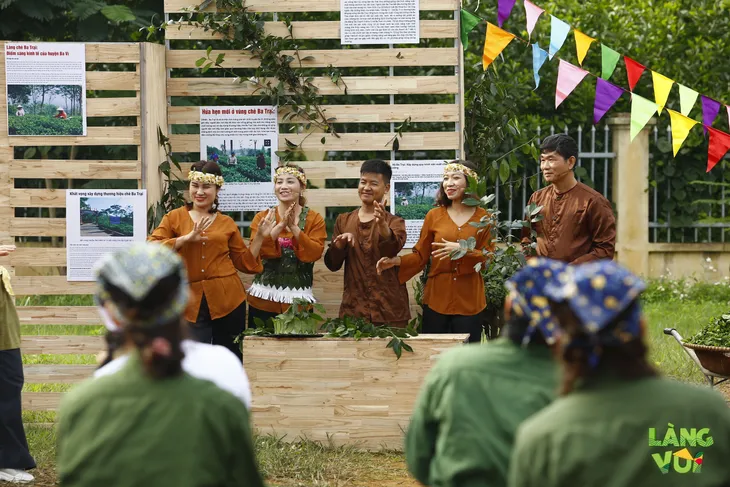 Diễn viên Nguyệt Hằng trổ tài nhảy múa cùng chị em dân tộc Mường - Ảnh 6. Diễn viên Nguyệt Hằng trổ tài nhảy múa cùng chị em dân tộc Mường - Ảnh 6.