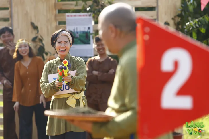 Diễn viên Nguyệt Hằng trổ tài nhảy múa cùng chị em dân tộc Mường - Ảnh 9. Diễn viên Nguyệt Hằng trổ tài nhảy múa cùng chị em dân tộc Mường - Ảnh 9.