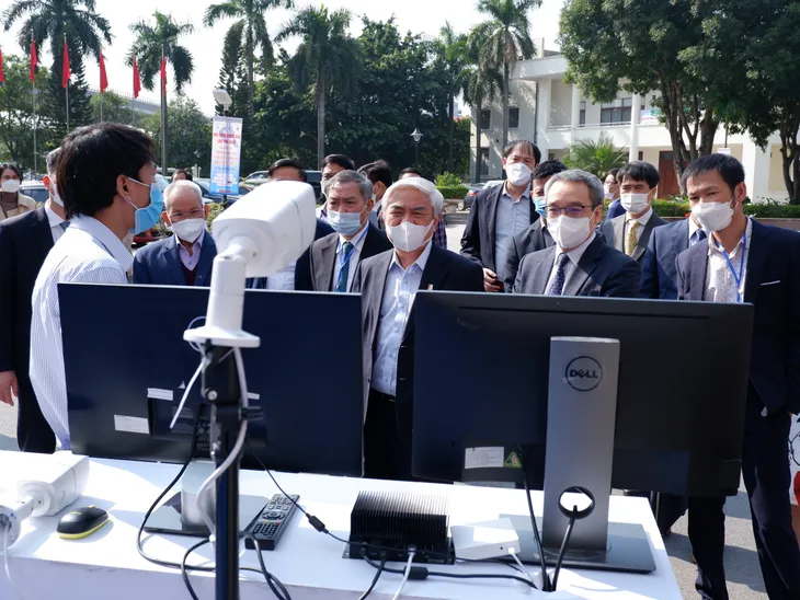 Vinh danh 79 công trình khoa học tiêu biểu tại REV-ECIT 2021 - Ảnh 6. Vinh danh 79 công trình khoa học tiêu biểu tại REV-ECIT 2021 - Ảnh 6.