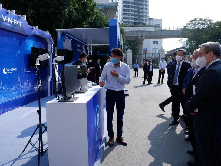 Vinh danh 79 công trình khoa học tiêu biểu tại REV-ECIT 2021 - Ảnh 7. Vinh danh 79 công trình khoa học tiêu biểu tại REV-ECIT 2021 - Ảnh 7.