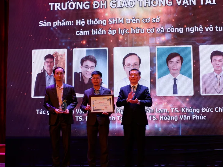 Vinh danh 79 công trình khoa học tiêu biểu tại REV-ECIT 2021 - Ảnh 12. Vinh danh 79 công trình khoa học tiêu biểu tại REV-ECIT 2021 - Ảnh 12.