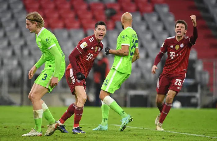 Lewandowski phá kỷ lục ghi bàn tại Bundesliga - Ảnh 2. Lewandowski phá kỷ lục ghi bàn tại Bundesliga - Ảnh 2.