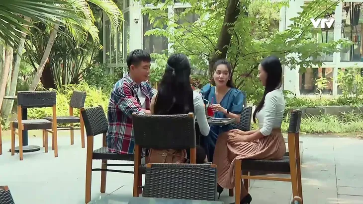 Phố trong làng - Tập 28: Hải quạt đòi chia tay, Đông tức giận gật đầu? - Ảnh 7. Phố trong làng - Tập 28: Hải quạt đòi chia tay, Đông tức giận gật đầu? - Ảnh 7.
