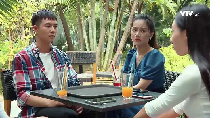 Phố trong làng - Tập 28: Hải quạt đòi chia tay, Đông tức giận gật đầu? - Ảnh 8. Phố trong làng - Tập 28: Hải quạt đòi chia tay, Đông tức giận gật đầu? - Ảnh 8.