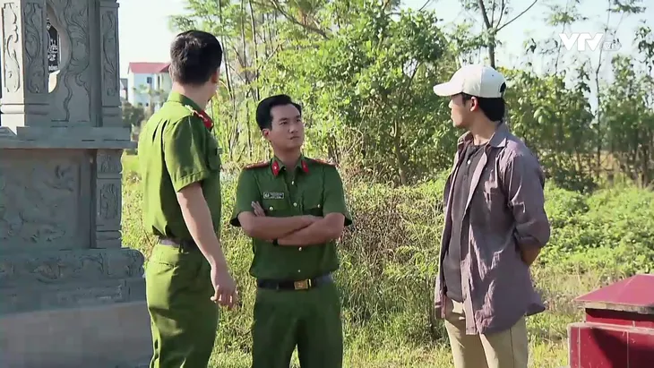 Phố trong làng - Tập 28: Hải quạt đòi chia tay, Đông tức giận gật đầu? - Ảnh 12. Phố trong làng - Tập 28: Hải quạt đòi chia tay, Đông tức giận gật đầu? - Ảnh 12.