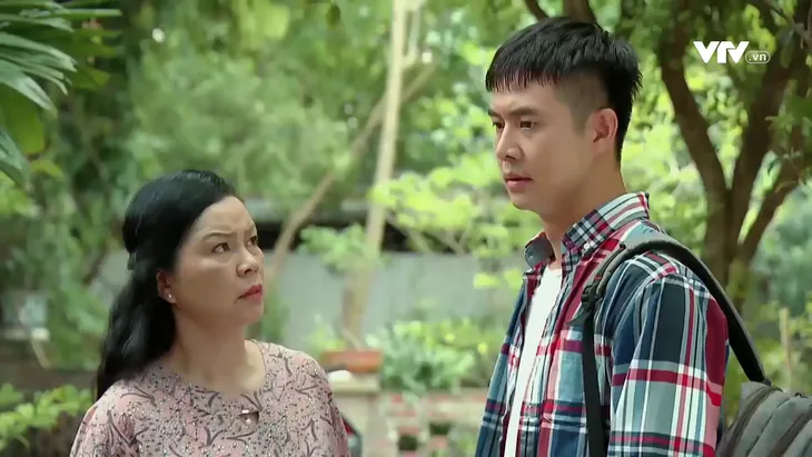 Phố trong làng - Tập 28: Hải quạt đòi chia tay, Đông tức giận gật đầu? - Ảnh 6. Phố trong làng - Tập 28: Hải quạt đòi chia tay, Đông tức giận gật đầu? - Ảnh 6.